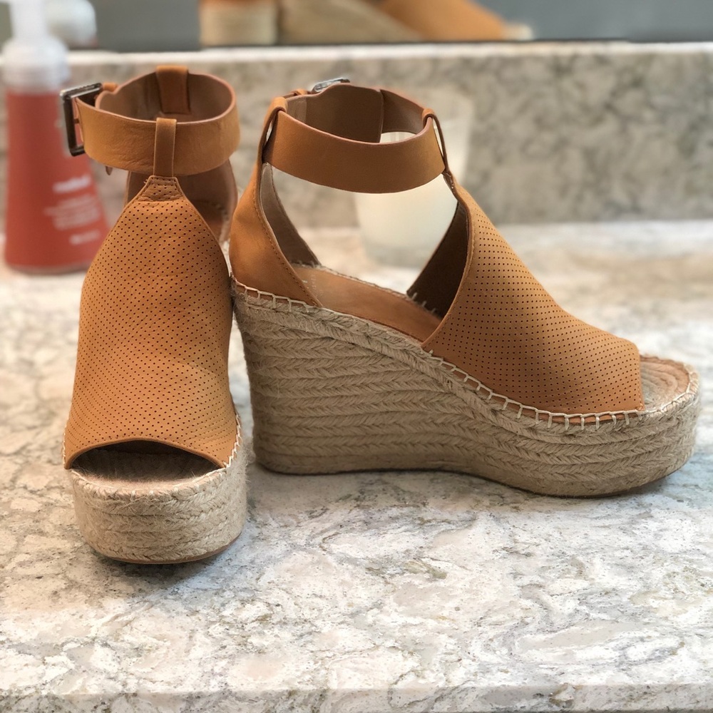 🔥sold out🔥 Marc Fisher wedges